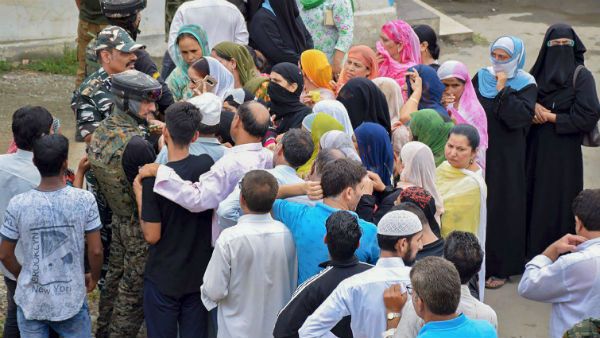 களையிழந்த பக்ரீத் பண்டிகை.. காஷ்மீரில் பதற்றம்.. எல்லையில் இனிப்பு பரிமாற்றம் இல்லை