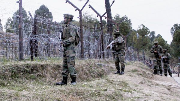 அடி மேல் அடி.. திருந்தாத பாகிஸ்தான்.. துப்பாக்கி சூட்டில் 5 இந்திய வீரர்களை கொன்றதாக பொய் பிரசாரம்