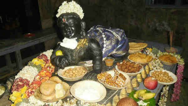 கிருஷ்ணன் வசீகரமானவன் - ராதைக்காக மயிலிறகை தலையில் சூடிய மன்னன்