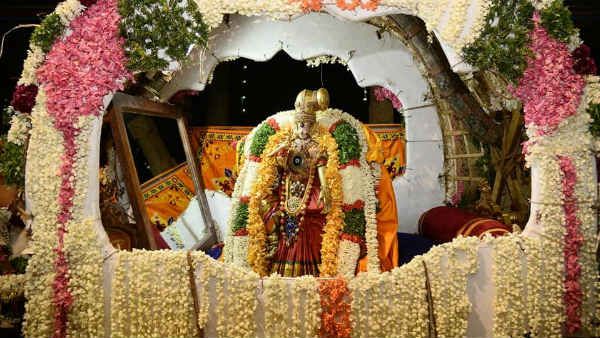 அழகர்கோவிலில் ஆடித்திருவிழா கொடியேற்றம் - மீனாட்சி அம்மனுக்கு ஆடி முளைக்கொட்டு கோலாகலம்