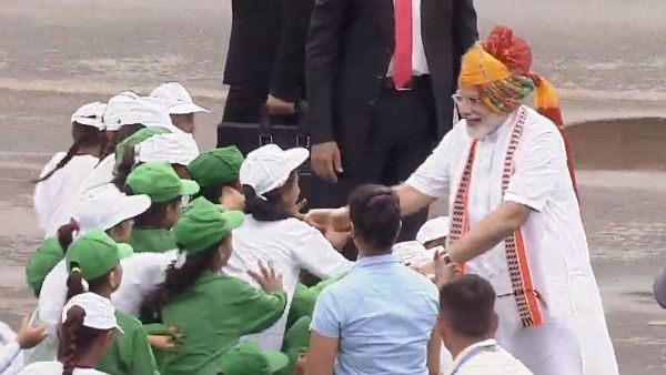 இந்த 4 விஷயங்களை செய்யுங்கள்.. நாடு தானாக முன்னேறும்.. மக்களுக்கு பிரதமர் மோடி வைத்த கோரிக்கை!