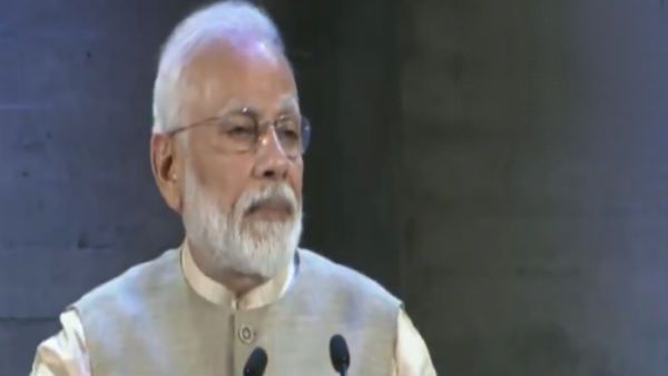 எங்களுக்கு நிறைய ''கோல்'' இருக்கிறது.. வரிசையாக நிறைவேற்றி வருகிறோம்.. பாரீஸில் மோடி பேச்சு!