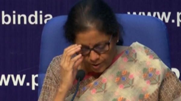 தனியார் வங்கி பாணியில் அரசு வங்கிகள்.. வருகிறார் தலைமை ரிஸ்க் ஆபீசர்.. நிர்மலா சீதாராமன் அறிவிப்பு