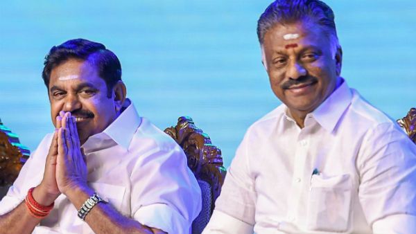 இந்தி திணிப்பு.. பொது மேடையில் அறிவுரை கூறிய வெங்கையா.. நெளிந்தபடியே சிரித்த ஈபிஎஸ்- ஓபிஎஸ்