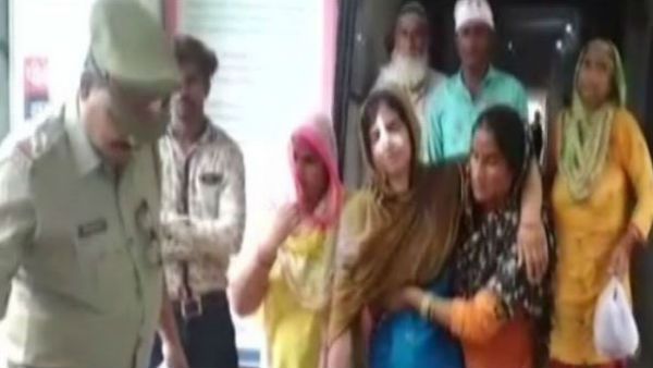 அட கொடுமையே.. முத்தலாக் சொல்லியதால் அதிர்ச்சி... புகார் கொடுத்த மனைவி.. 