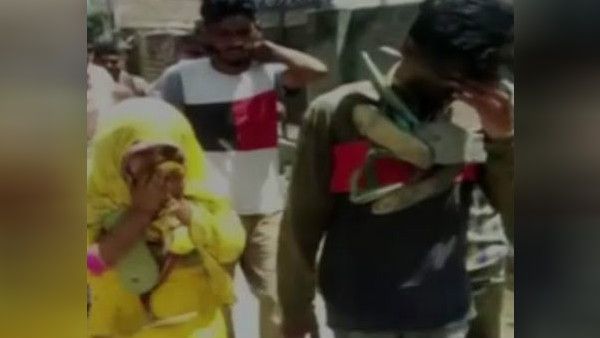 சிறுவனுடன்.. கல்யாணம் ஆன பெண்ணுக்கு கள்ள உறவு.. செருப்பு மாலை அணிவித்து.. ஊர்மக்களின் வினோத தீர்ப்பு