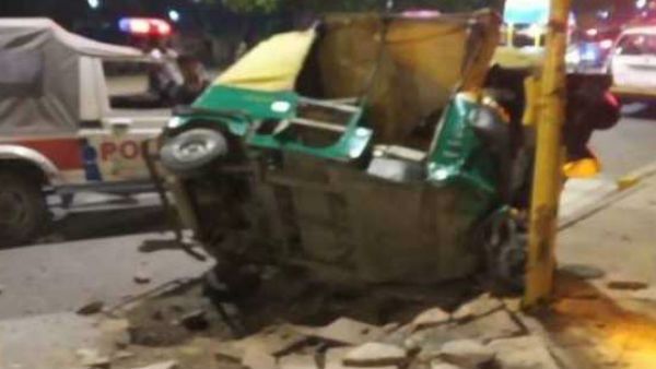 சாலையில் தாறுமாறாக ஓடிய லாரியால் விபத்து.. தடுப்புச் சுவர், ஆட்டோ மீது மோதியது.. இருவர் பலி