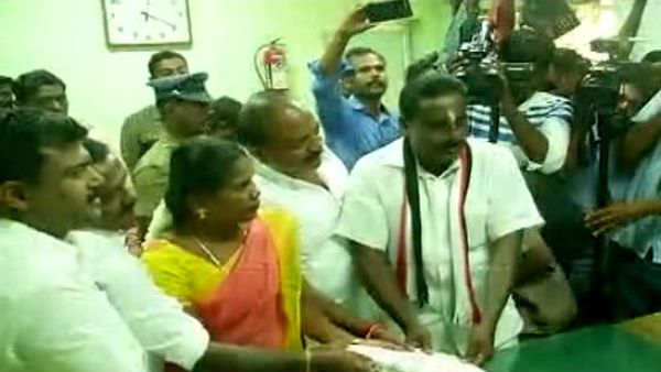 களை கட்டும் நாங்குநேரி, விக்கிரவாண்டி.. திமுக, அதிமுக, காங். வேட்பாளர்கள் ஒரே நாளில் வேட்புமனு