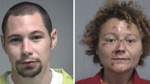 கைது செய்து காருக்குள் கட்டி போட்டால்.. கசமுசா.. ஆடி போன போலீஸ்.. அமெரிக்காவில் ஷாக்!