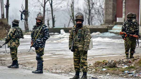 புல்வாமா தாக்குதல்.. 40 வீரர்கள் பலி.. உளவுத் துறையின் தோல்வியே காரணம்.. சிஆர்பிஎஃப் அறிக்கை!