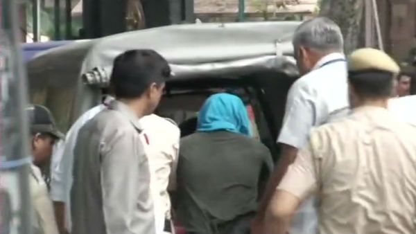 நாடாளுமன்றத்தில் கத்தியுடன் நுழைந்தவர் நவீன சாமியார் குர்மீத் ராம் ரஹீமின் ஆதரவாளர்