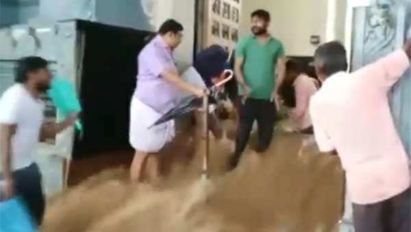 ஆந்திராவில் கனமழை.. கர்னூல் மகா நந்தீஸ்வரர் கோயிலுக்குள் புகுந்து ஆர்பரித்து ஓடும் வெள்ளம்.. வீடியோ
