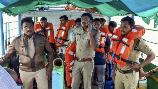 ஆந்திராவில் துயரம்.. கோதாவரி ஆற்றில் படகு கவிழ்ந்து விபத்து.. 11 பேர் பலி.. 30 பேர் கதி தெரியவில்லை