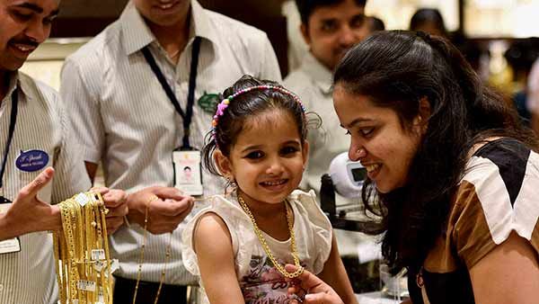  சென்னையில்  தங்கம் விலை சரசரவென சரிவு.. இரண்டே வாரத்தில் ரூ.1500 குறைந்தது