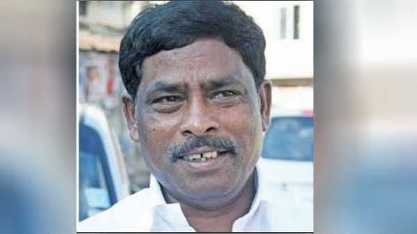 வாக்கிங் போன திமுக எம்எல்ஏ.. துரத்தி துரத்தி கடித்த நாய்.. தொடை, காலில் ரத்தம் கொட்டியதால் பரபரப்பு