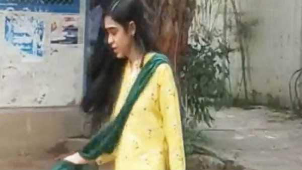 என்னாச்சு.. கதறி அழுதபடி.. துப்பட்டாவில் கண்ணை துடைத்து.. வீட்டை விட்டு வெளியேறிய லாலு மருமகள்