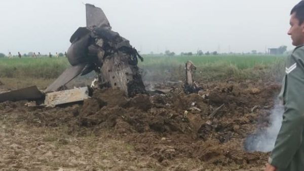 ம.பி.: குவாலியர் அருகே விமானப் படை விமானம் விழுந்து நொறுங்கியது- விமானிகள் உயிர் தப்பினர்