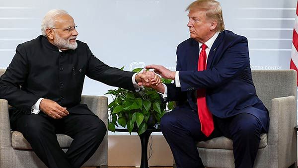 'ஹவுடி மோடி' நிகழ்ச்சிக்கு ஓடி வரும் ட்ரம்ப்.. மோடியுடன் கைகோர்ப்பு.. பின்னணியில் செம ஸ்கெட்ச்!