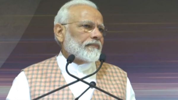 கவலை வேண்டாம் விஞ்ஞானிகளே.. மொத்த இந்தியாவும் உங்களோடு இருக்கிறது.. இஸ்ரோவில் மோடி உரை