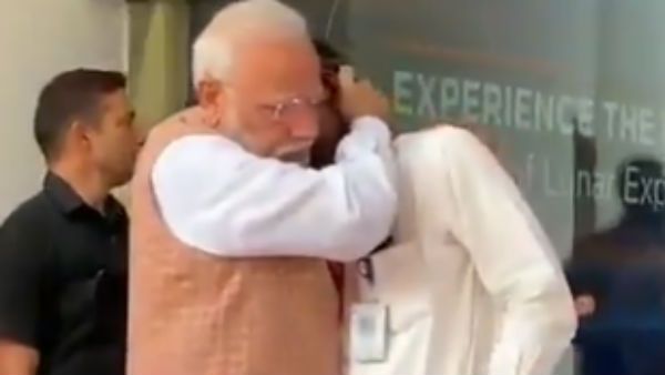 கண்ணீர் மல்கிய இஸ்ரோ தலைவர் சிவன்.. வாரி அணைத்து, தட்டி கொடுத்து மோடி ஆறுதல்.. உணர்ச்சி மிகு வீடியோ