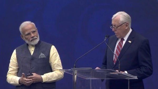 நேரு கனவு கண்ட இந்தியா.. ஹவுடி மோடியில் ஒலித்த குரல்.. ஷாக்கான மோடி.. ரியாக்சனை பாருங்க!