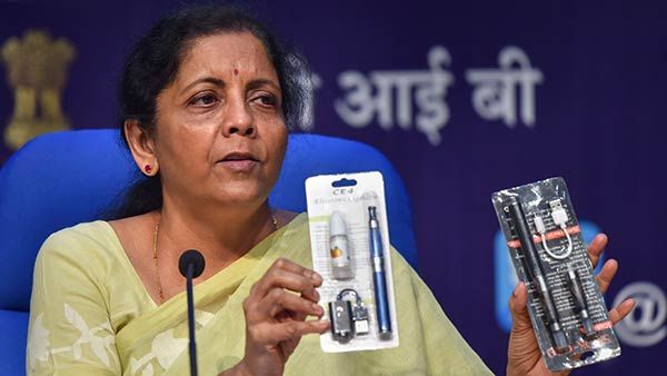 அதை பற்றி நீங்க எப்படி பேசலாம்.. பிரபல தொழில் அதிபர்-நிர்மலா சீதாராமன் இடையே டுவிட்டரில் உரையாடல்