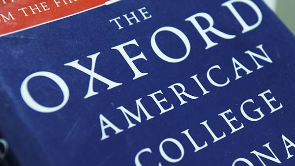 ஆக்ஸ்போர்டு அகராதியில் பெண்களை இழிவுப்படுத்தும் வகையிலான அர்த்தத்தை மாற்றக் கோரி மனு