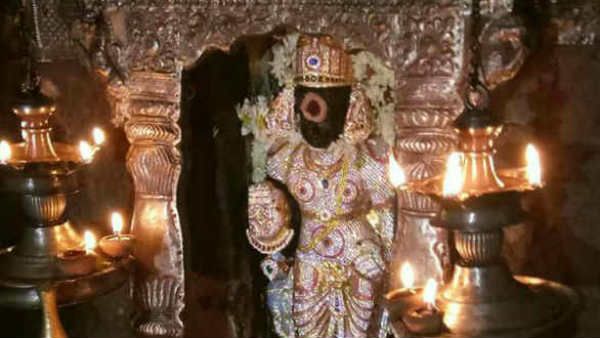 நவகிரக தோஷங்கள் நீங்க எந்த நாளில் என்ன தானம் தரலாம்