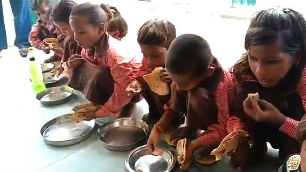 சப்பாத்தியுடன் உப்பையே ஏற்றுக் கொள்ளமுடியாது.. இதில் உ.பி. அரசு செய்த மற்றொரு வேலையை பாருங்க!