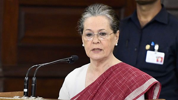 அச்சமின்றி துணிந்து நில்லுங்கள்... காங்.தலைவர் சோனியா ஆவேசம்