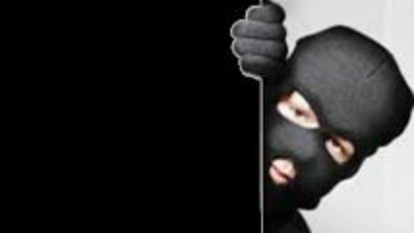 நள்ளிரவில் நீதிபதி வீட்டில் திருட வந்த கொள்ளையர்கள்.. ரூ.500 மட்டுமே வைத்திருந்த நீதிபதி