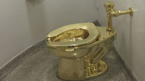 வின்ஸ்டன் சர்ச்சில் மாளிகையில் இருந்து தங்க டாய்லெட் திருட்டு