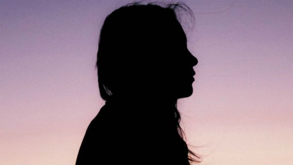 யாரை பாத்துடா அயிட்டம்னு சொன்னே.. காம வெறி இளைஞரை சாதுரியமாக பிடித்த பெண்!