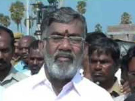 அமைச்சரை வழிமறித்து சண்டை... நாங்குநேரியில் நடைபெற்ற களேபரம்