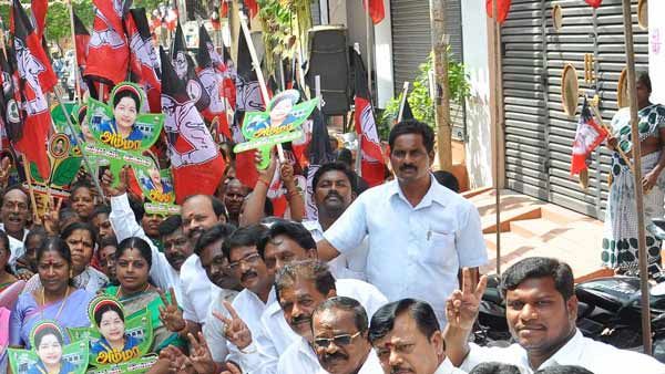 சாதித்த அதிமுக... சறுக்கிய திமுக... என்ன காரணம்?