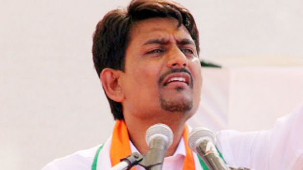 குஜராத்: 6 தொகுதிகளில் பாஜக, காங்கிரஸ் சம இடங்களில் முன்னிலை