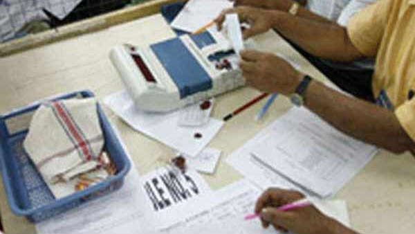 விக்கிரவண்டியில் தாமதமாக தொடங்கிய வாக்கு எண்ணிக்கை- தொண்டர்கள் அதிர்ச்சி.. 30 நிமிடம் என்ன நடந்தது?