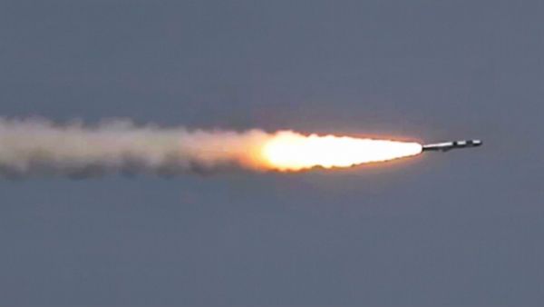 அந்தமானில் வைத்து சோதனை.. சீறிப்பாய்ந்த பிரம்மோஸ் ஏவுகணைகள்.. இலக்கை தகர்த்து வெற்றி