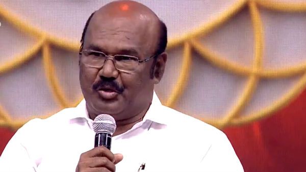 மேடையில் பாடி அசத்திய மினிஸ்டர் ஜெயக்குமார்!