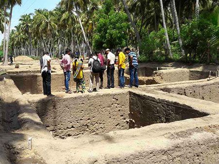 தமிழ் நாகரீகத்தின் தாய்மடியான கீழடிக்கு குவிந்து வரும் சுற்றுலாப் பயணிகள்