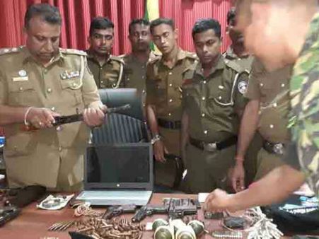 திருகோணமலை: முன்னாள் விடுதலைப் புலி வீட்டில் இருந்து ஆயுதங்கள் பறிமுதல்- மனைவி, சகோதரி கைது 