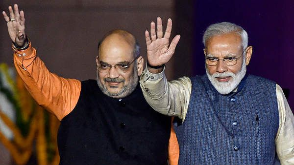 அடித்து நொறுக்கும் மோடி - அமித் ஷா இரட்டைகுழல் துப்பாக்கி.. 2 மாநில தேர்தலை வெல்கிறது