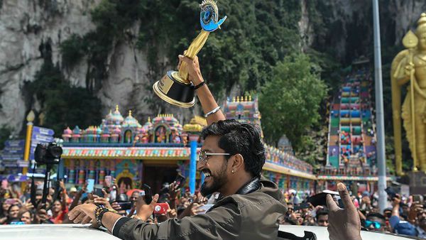 பிக்பாஸ்-3 டைட்டில் வென்ற முகேன் ராவ்-க்கு மலேசியாவில் செம உற்சாக வரவேற்பு