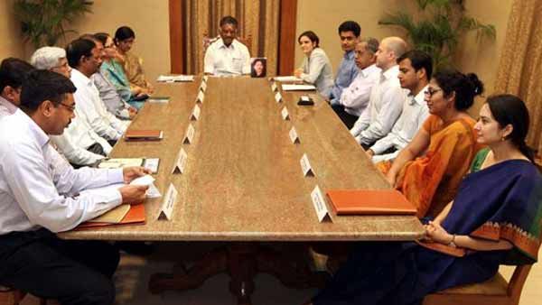 நோபல் பரிசு வென்ற அபிஜித் பானர்ஜியின் ஆராய்ச்சி நிறுவனத்தை அன்றே அடையாளம் காட்டிய ஜெயலலிதா!