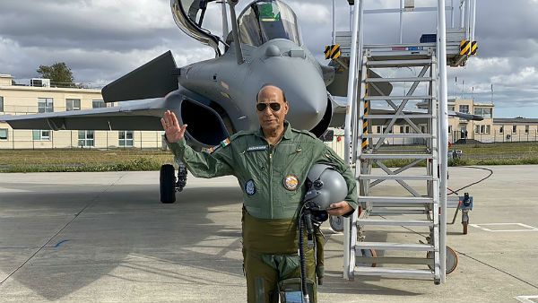 ரஃபேல் இருந்திருந்தா...பாக். போக தேவை இல்லை.. நம்ம இடத்தில் இருந்தே அடிச்சு தூக்கலாம்.. ராஜ்நாத்சிங்