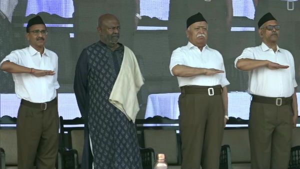 ஆர்.எஸ்.எஸ். விஜயதசமி நிகழ்ச்சியில் மத்திய அமைச்சர்கள் கட்காரி, விகேசிங் பங்கேற்பு #VijayaDashami