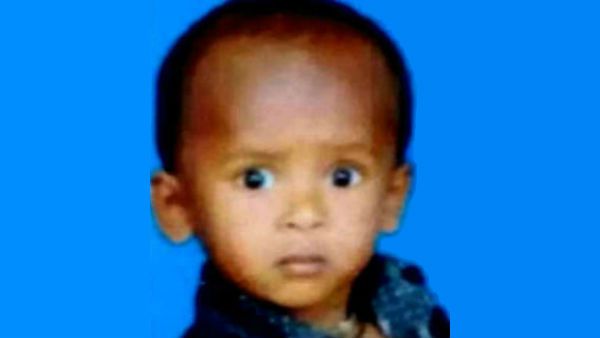 சுஜித் படத்துக்கு பதில் நித்தீஷ்.. உயிரோடு இருக்கும் குழந்தையின் படம் வைரலால் பெற்றோர் வேதனை!