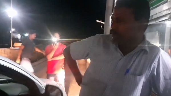 இந்திக்காரனை உள்ளே வெச்சிக்கிறீங்க.. நம்ம ஆளுங்களை வெளியே போட்டிருக்கீங்க.. டோல்கேட்டில் மொழி போர்!