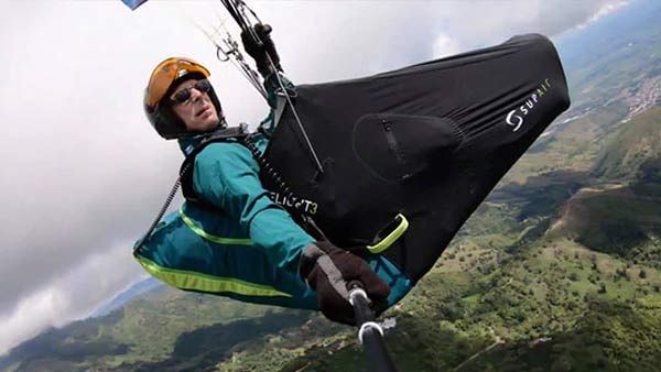 திடீரென செயலிழந்த பாராசூட்.. 20,000 அடி உயரத்தில் இருந்து கீழே விழுந்த சுற்றுலாப் பயணி பரிதாபப் பலி