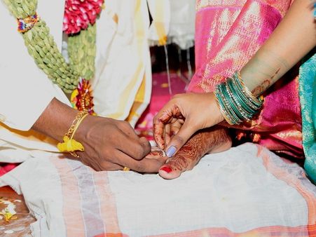 கால் விரலில் மெட்டி அணிவதன் ரகசியம் - இதுல இவ்ளோ விசயம் இருக்கா